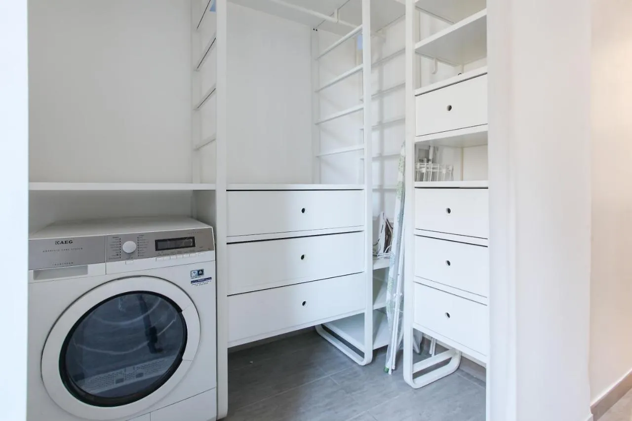 Modern Apartment Close To Shopping District Milan