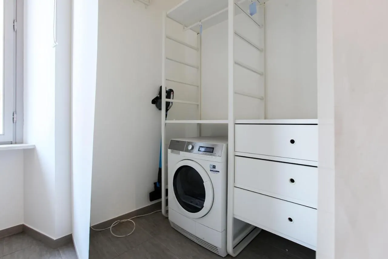 Modern Apartment Close To Shopping District Milan