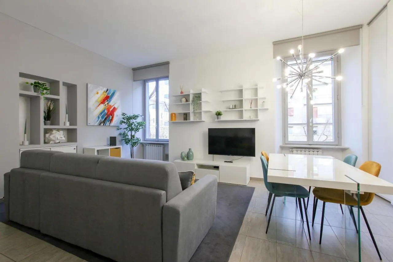 Modern Apartment Close To Shopping District Milan