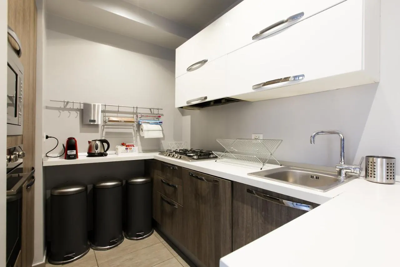 Modern Apartment Close To Shopping District Milan Italy